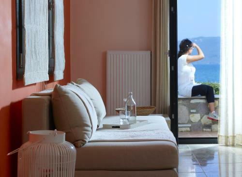 Aeolis Apartments & Studios