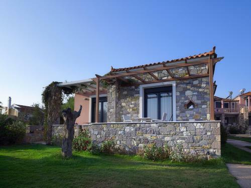 Aeolis Apartments & Studios