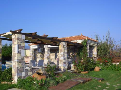 Aeolis Apartments & Studios