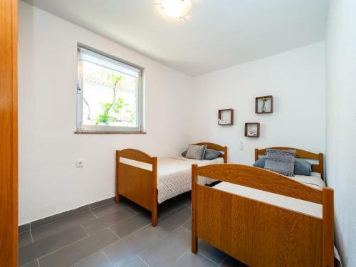 Apartment In Jasenice 35362