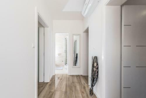 Apartments With Pool Villa Zora