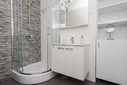 Apartments With Pool Villa Zora