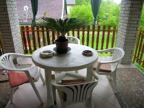 Apartment In Balatonszemes/balaton 27490