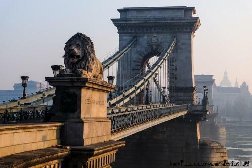 Chain Bridge Apartment