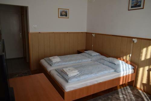 Hostal Ujv�ri Vend�gh�z
