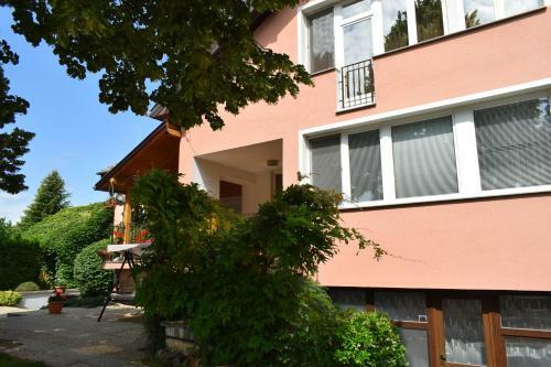Hostal Ujv�ri Vend�gh�z