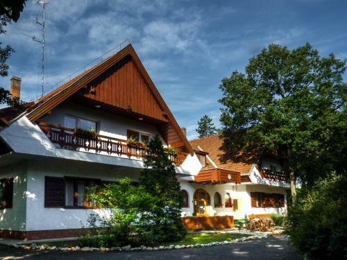 Hostal Zseri Vad�szh�z