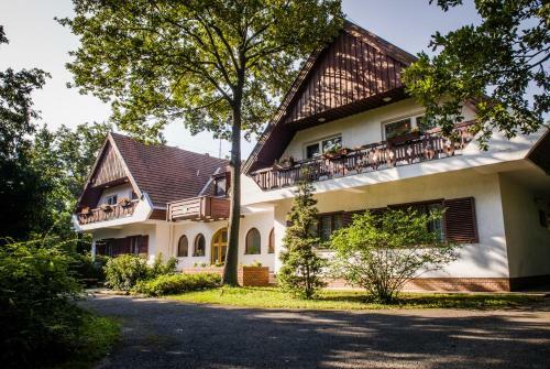 Hostal Zseri Vad�szh�z