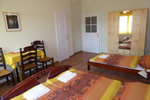 Hostal Vend�gh�z A K�t Toronyhoz