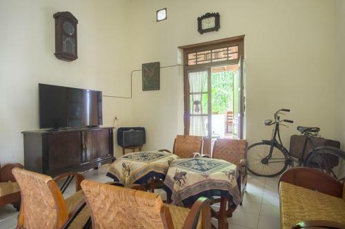 Hostal Reddoorz @ Letjend S. Parman Pacitan