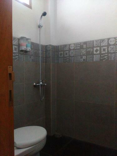 Hostal Reddoorz @ Letjend S. Parman Pacitan