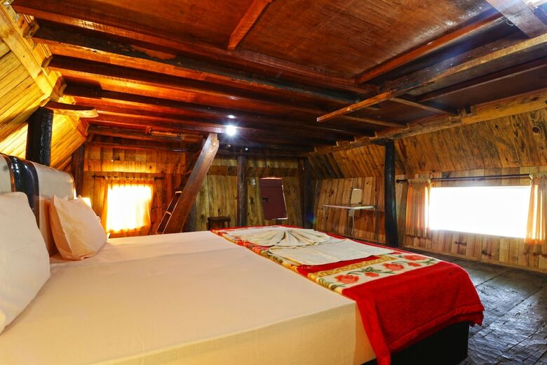 Hostal Tuk Tuk Timbul Bungalows