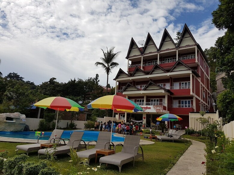 Zo�?s Paradise Waterfront Hotel