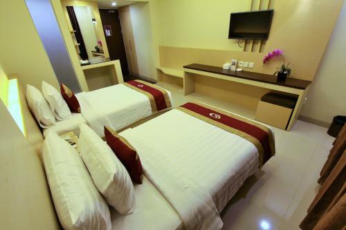 Grand Parama Hotel