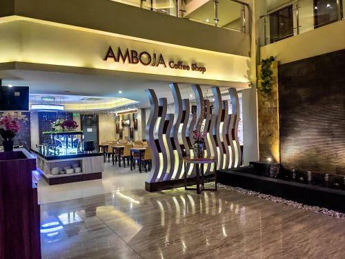 Grand Parama Hotel