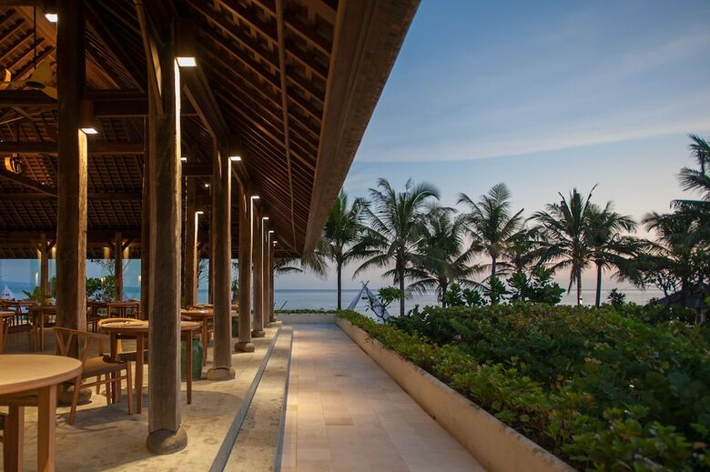 Hotel Komaneka At Keramas Beach