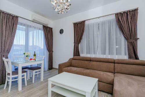 Opium Mar Apartments