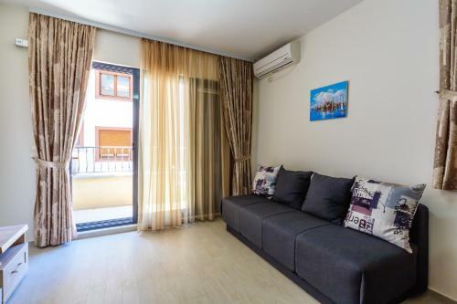 Opium Mar Apartments