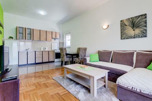 Nikola Pleasure Apartments