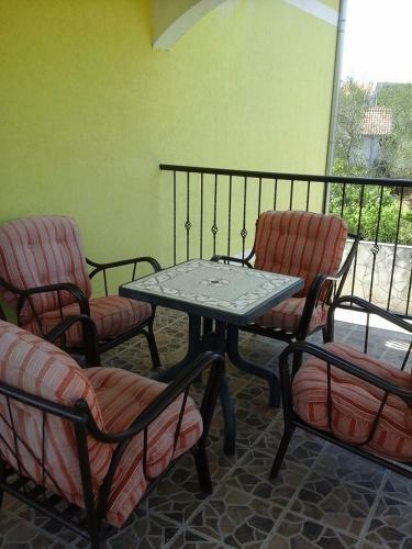 Apartments Villa-g Lustica