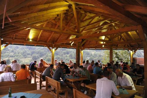 Hostal Rafting Blue River Tara