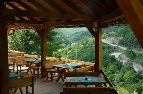 Hostal Rafting Blue River Tara