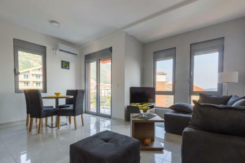 New Sunshine Apartments