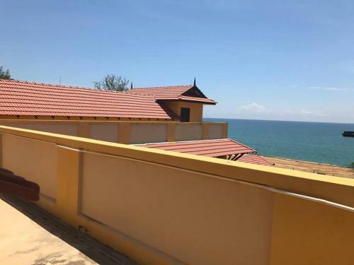 Posada Teluk Lipat Seaview Inn