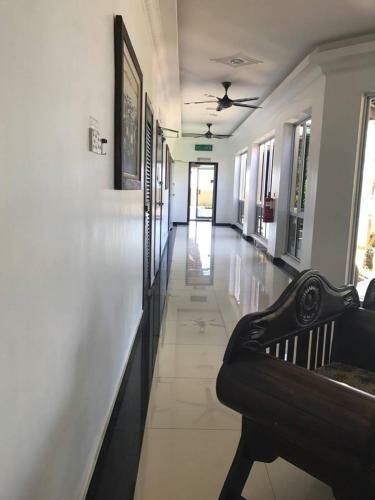 Posada Teluk Lipat Seaview Inn