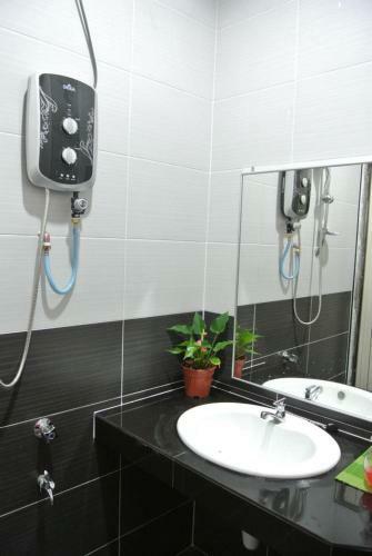 Posada Teluk Lipat Seaview Inn