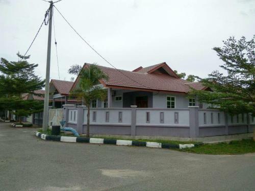 Hostal Anggun Beach Guest House