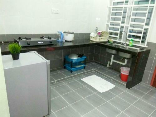 Hostal Anggun Beach Guest House