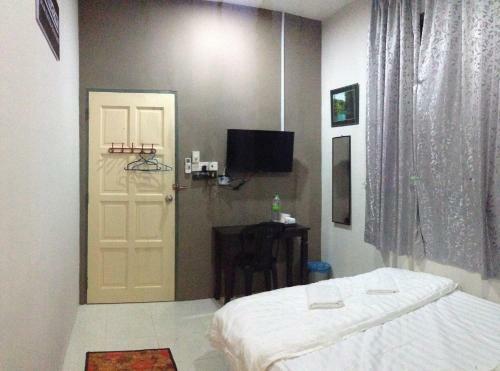 Hostal Anggun Beach Guest House