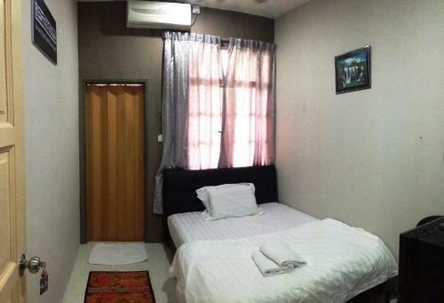 Hostal Anggun Beach Guest House
