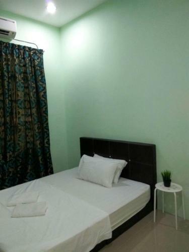Hostal Anggun Beach Guest House