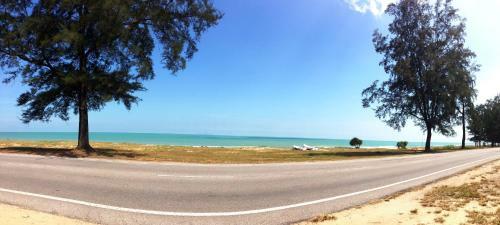 Hostal Anggun Beach Guest House