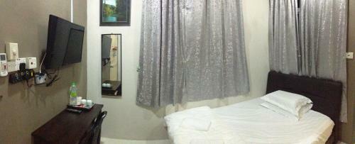 Hostal Anggun Beach Guest House