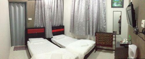 Hostal Anggun Beach Guest House