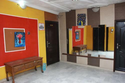 Hotel Double One Suites & Lodge