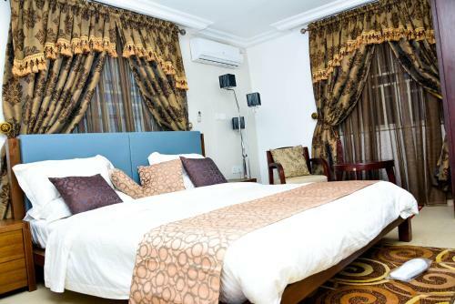Crystal House International Hotel