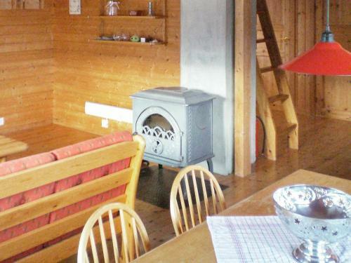 Three-bedroom Holiday Home In Nordfjordeid 2