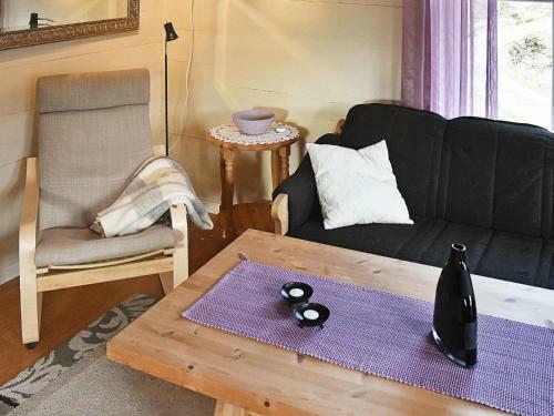 Three-bedroom Holiday Home In Flor� 2