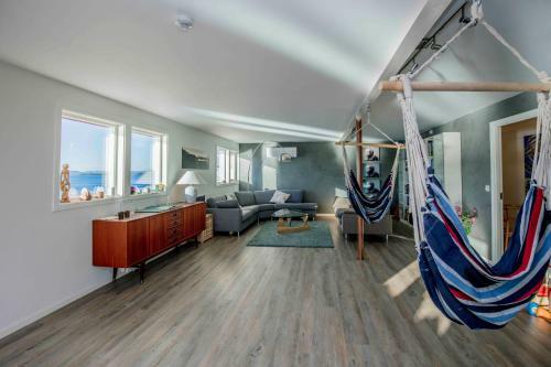 Spacious And Modern Apartment. �rland