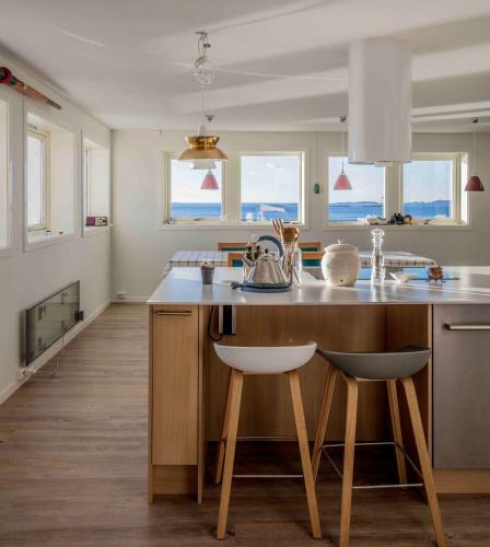 Spacious And Modern Apartment. �rland
