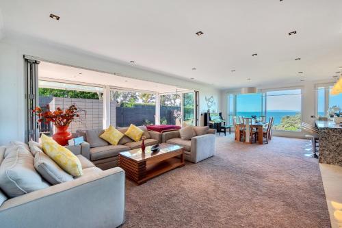 Elegant Beachfront Villa On The Northshore