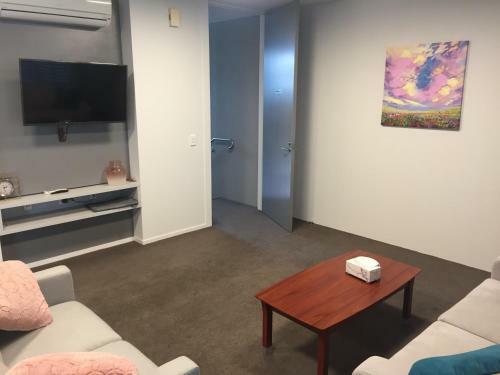 Hamilton Central - 2 Bdrm Apartment