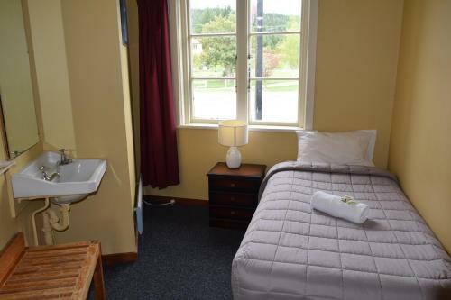 Garston Hotel & Cafe