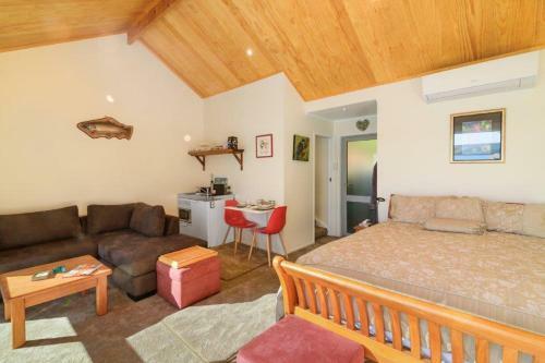 Rotorua Lakes Luxury Lakeside Bed And Breakfast