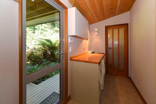 Rotorua Lakes Luxury Lakeside Bed And Breakfast