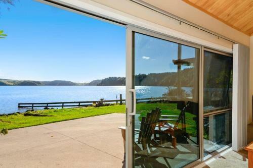 Rotorua Lakes Luxury Lakeside Bed And Breakfast
